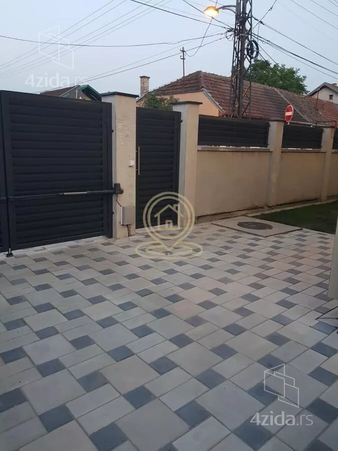 Poslovna zgrada | 4zida