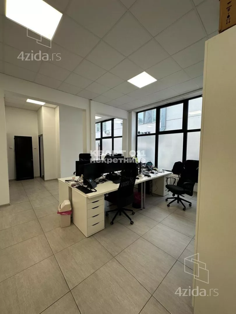 Poslovna zgrada | 4zida