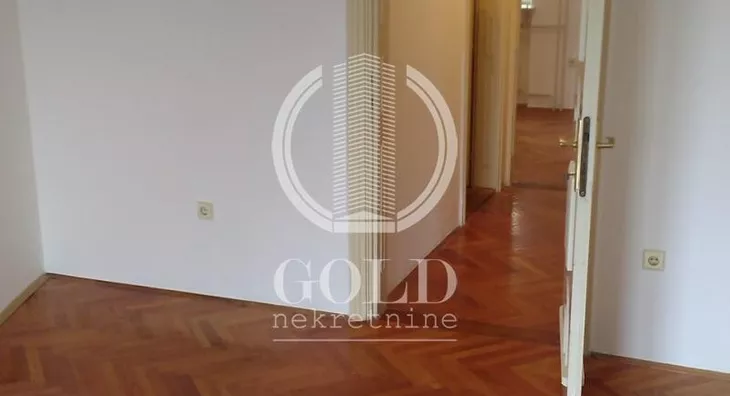 Četvoroiposoban stan | 4zida