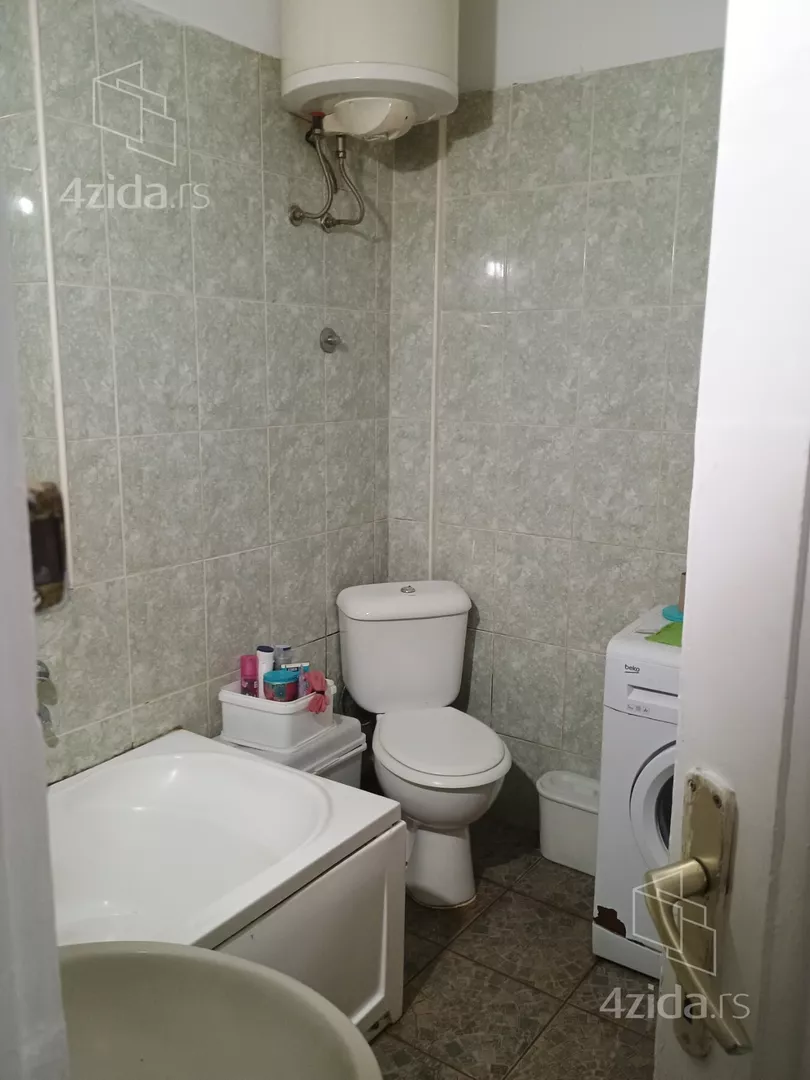 Četvoroiposoban stan | 4zida