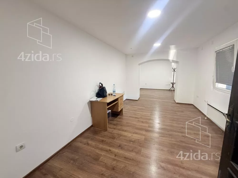 Lokal | 4zida