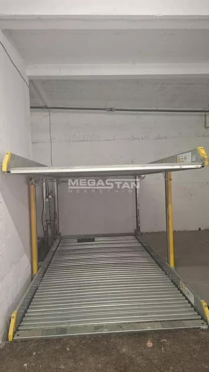 Garaža / parking na prodaju · 13 m² · Autokomanda, Voždovac opština, Beograd