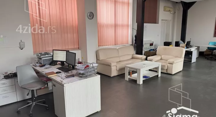 Poslovna zgrada | 4zida