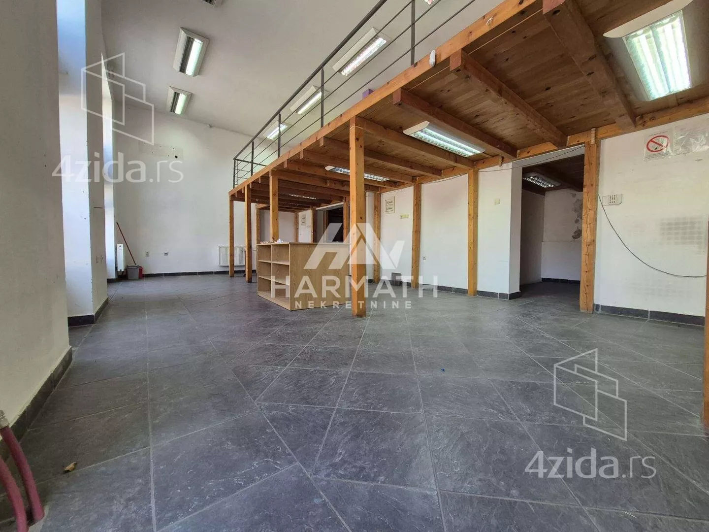 Poslovni prostor | 4zida