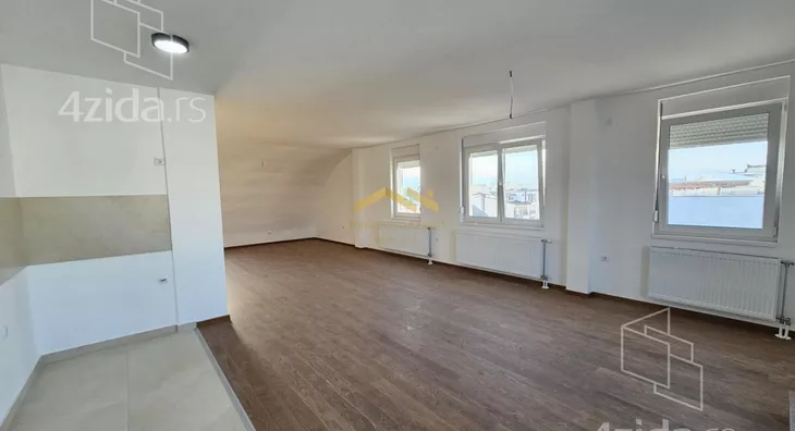 Šestosoban stan | 4zida