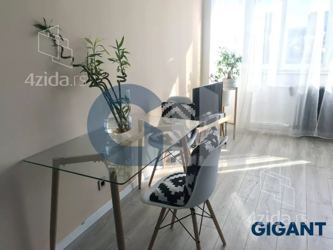 Petosoban stan | 4zida