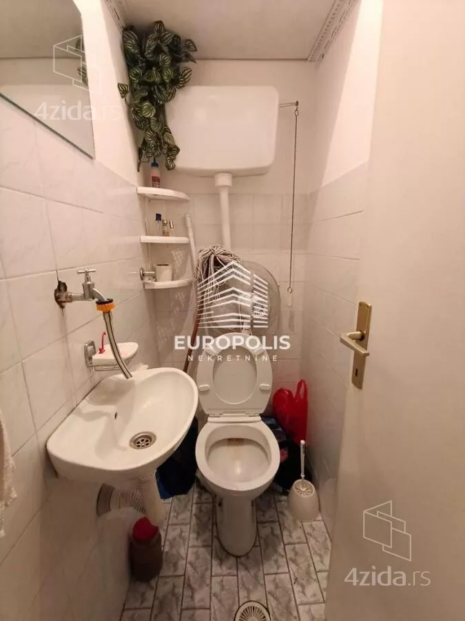 Šestosoban stan | 4zida
