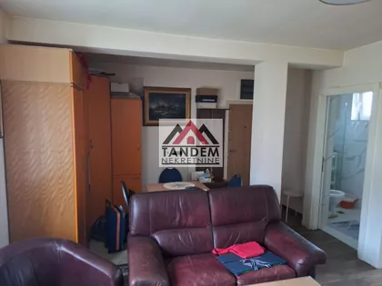 Crveni Pevac | 4zida.rs