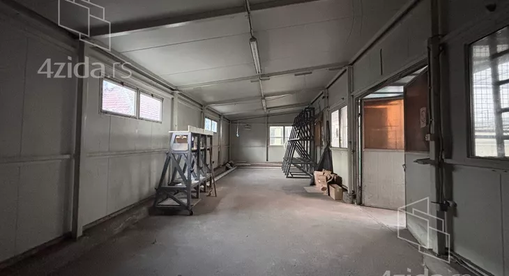 Poslovna zgrada | 4zida