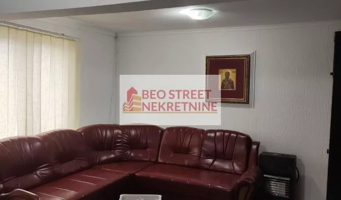 Poslovna zgrada | 4zida