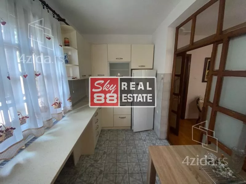 Šestosoban stan | 4zida