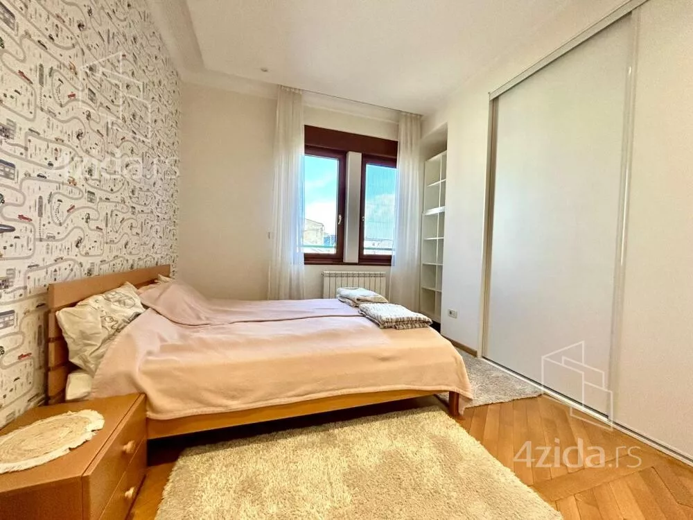 Četvoroiposoban stan | 4zida