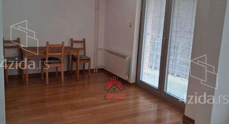 Petoiposoban stan | 4zida