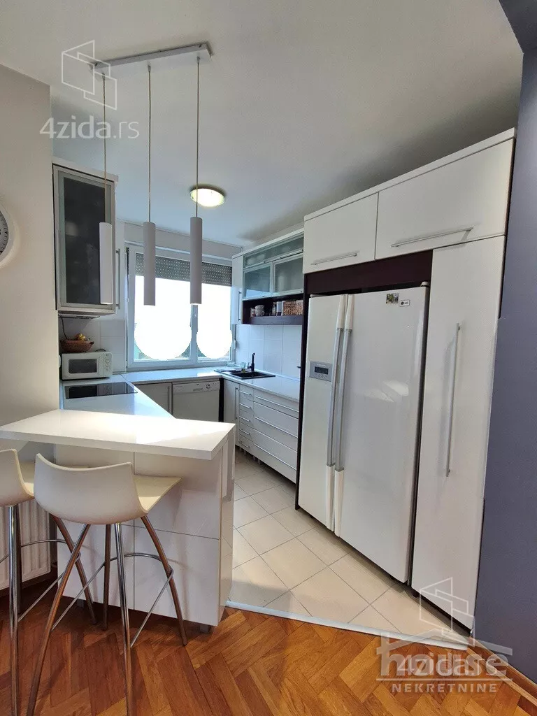 Šestosoban stan | 4zida