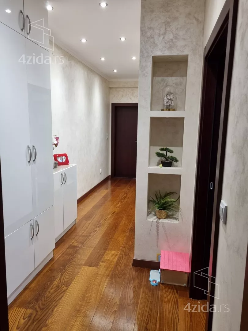 Četvoroiposoban stan | 4zida