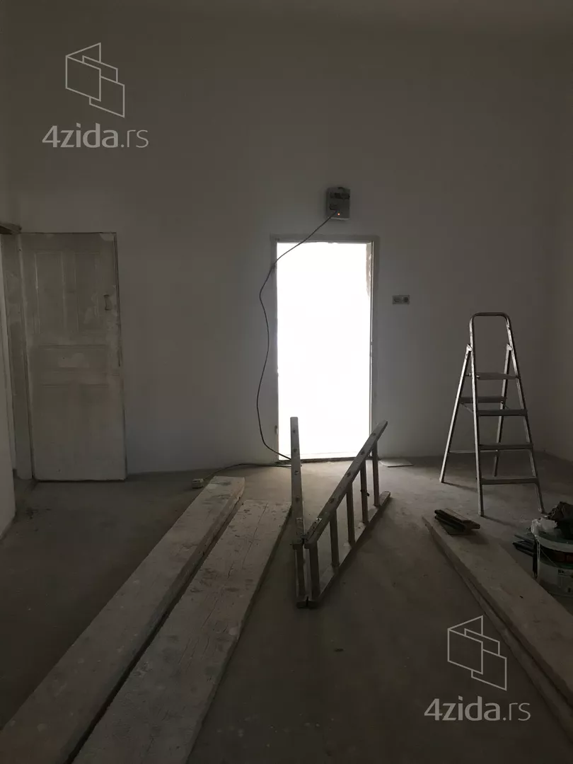 Lokal | 4zida