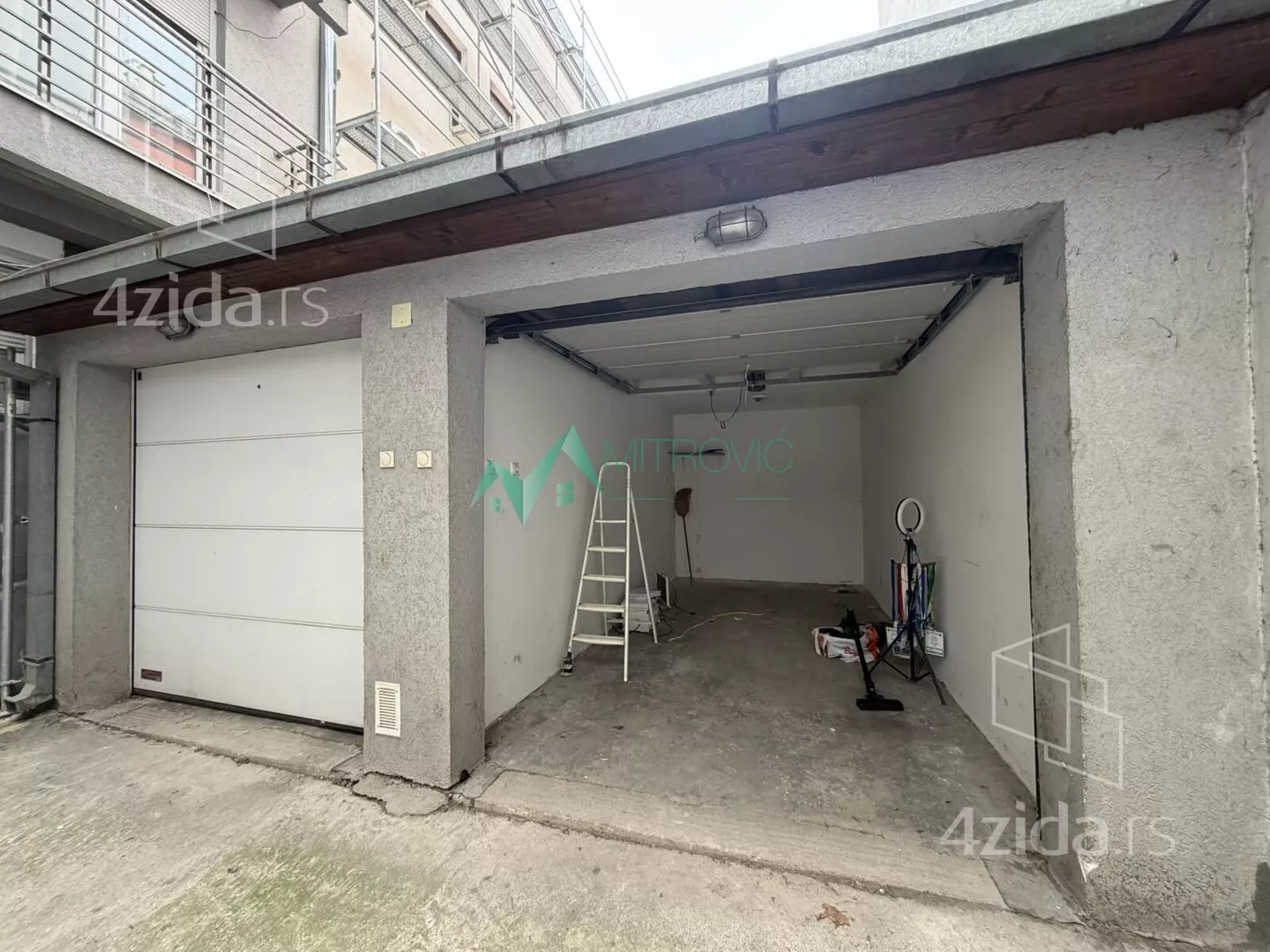 Četvoroiposoban stan | 4zida