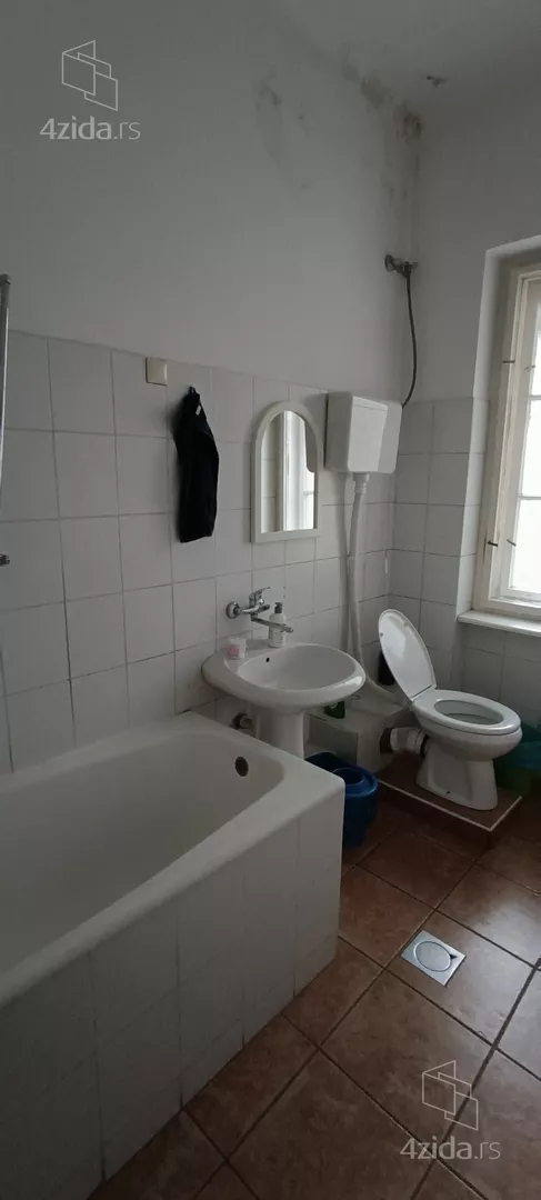 Šestosoban stan | 4zida