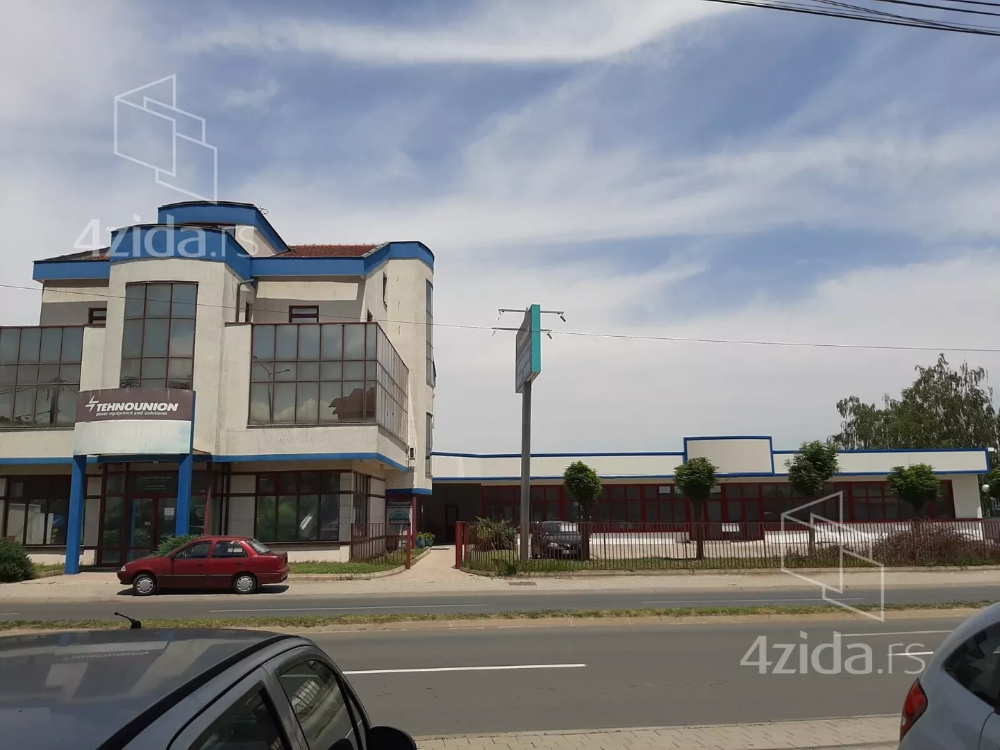 Poslovna zgrada | 4zida