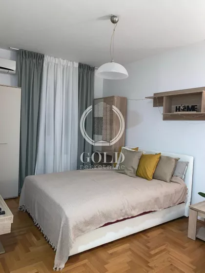 Heroja Pinkija | 4zida.rs