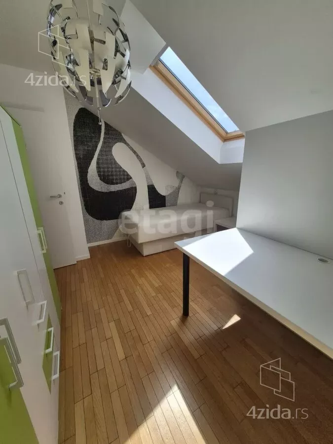 Petosoban stan | 4zida