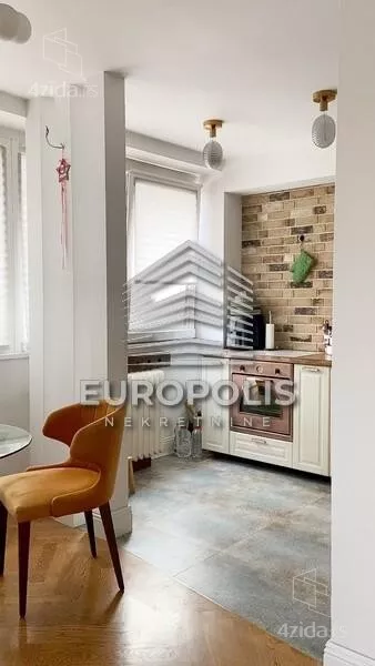 Četvoroiposoban stan | 4zida