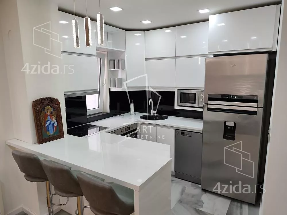 Petosoban stan | 4zida