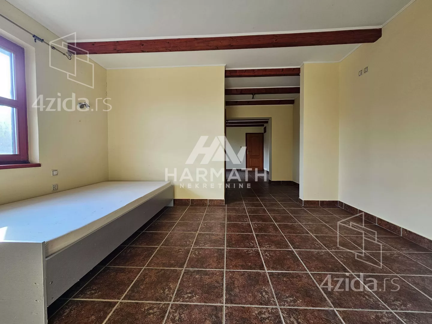 Poslovna zgrada | 4zida