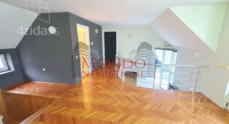 Poslovna zgrada | 4zida