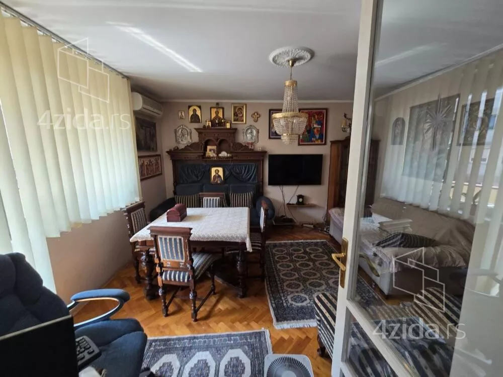 Troiposoban stan | 4zida