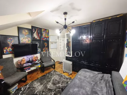 Ivana Milutinovića | 4zida.rs