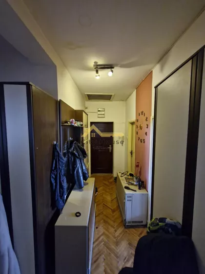 Crveni Pevac | 4zida.rs