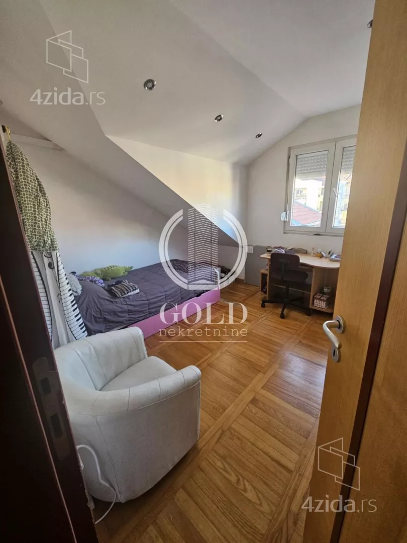 Petosoban stan | 4zida