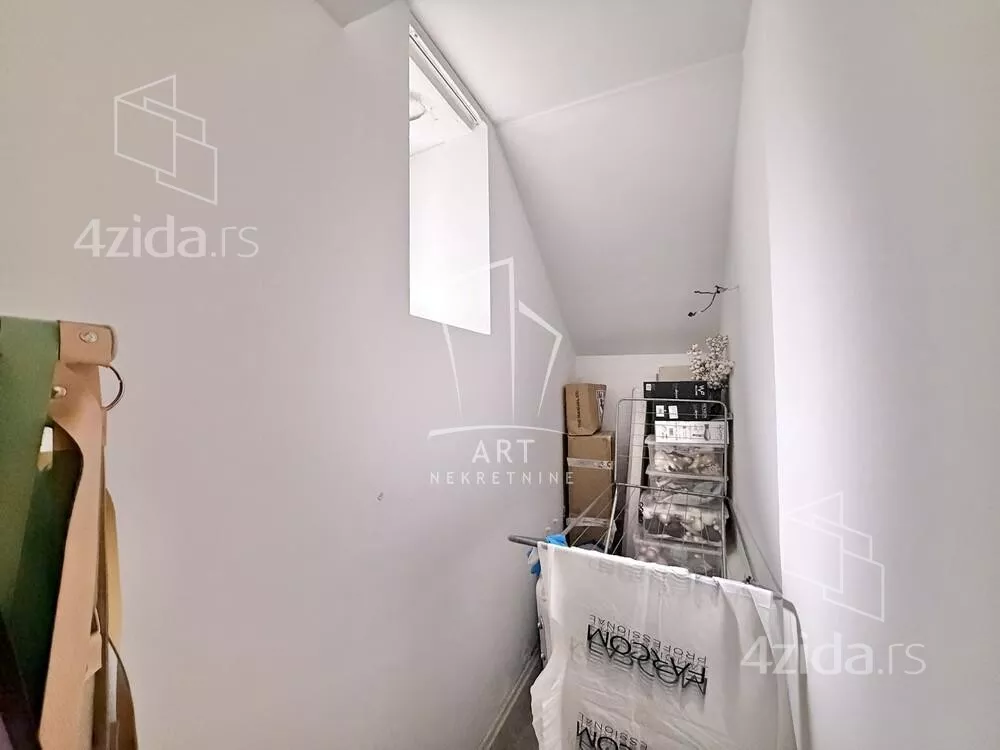 Lokal | 4zida
