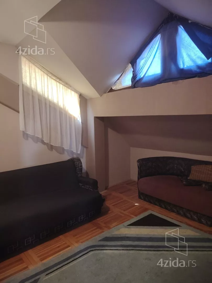 Četvoroiposoban stan | 4zida
