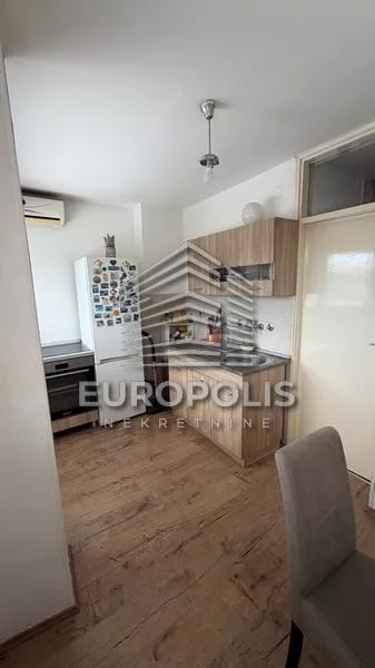 Ustanička | 4zida.rs