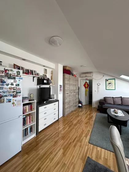 Ugrinovački Put | 4zida.rs