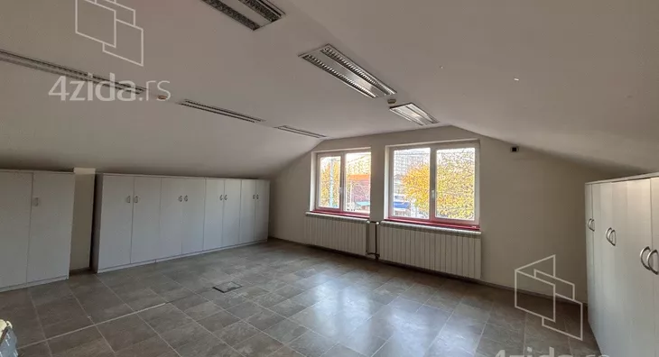 Poslovna zgrada | 4zida