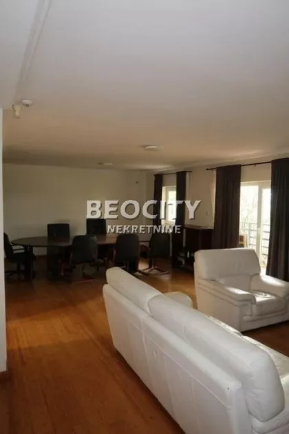 Luke Vojvodića | 4zida.rs