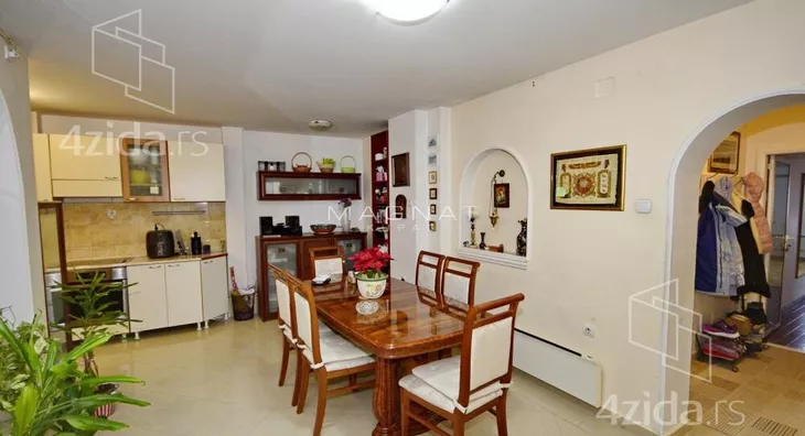 Petosoban stan | 4zida