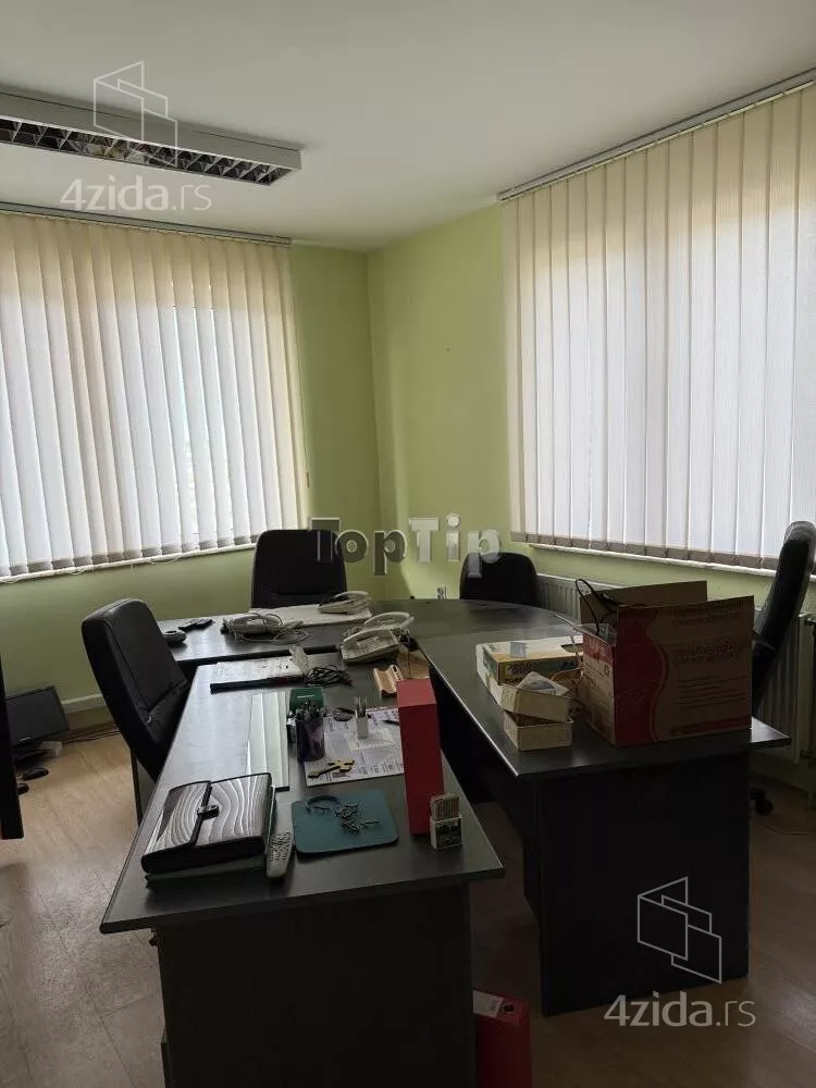 Poslovna zgrada | 4zida