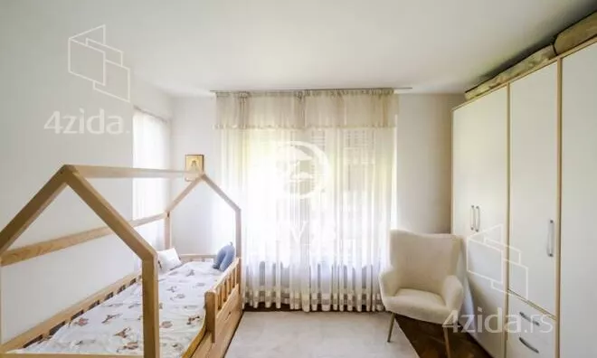 Četvoroiposoban stan | 4zida