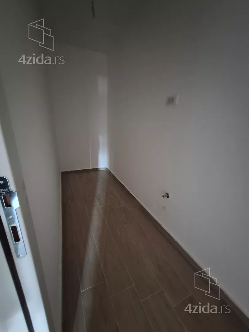 Šestosoban stan | 4zida