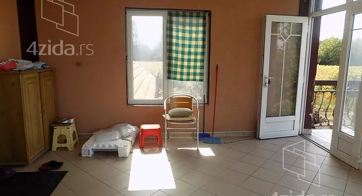 Poslovna zgrada | 4zida