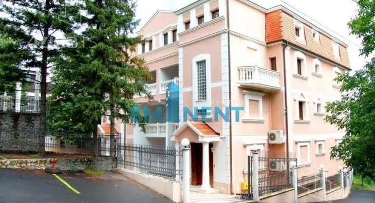 Sedmosoban stan | 4zida