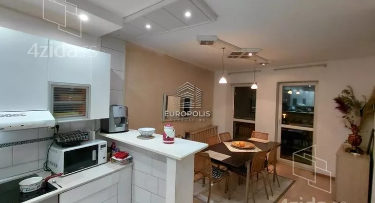 Četvoroiposoban stan | 4zida