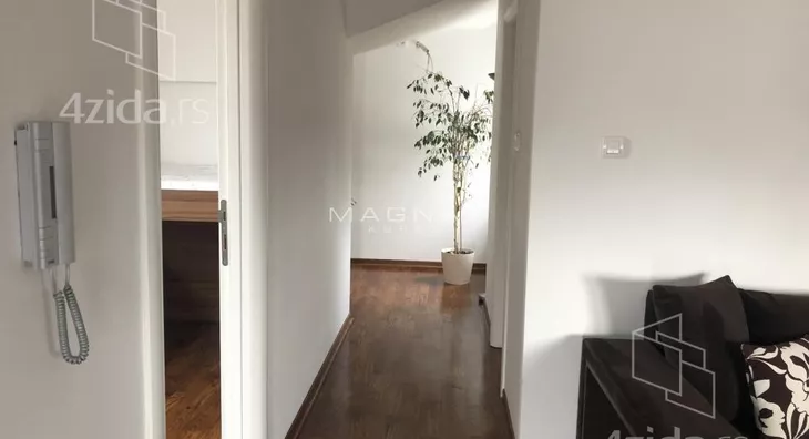 Četvoroiposoban stan | 4zida