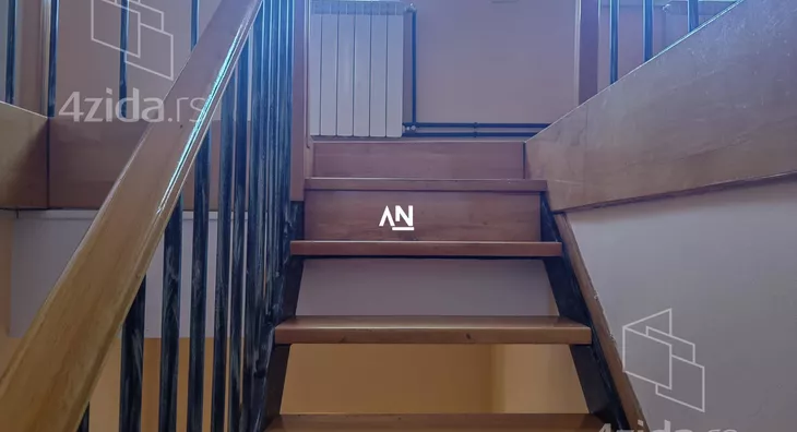 Šestoiposoban stan | 4zida