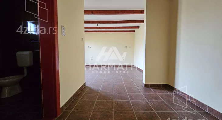 Poslovna zgrada | 4zida