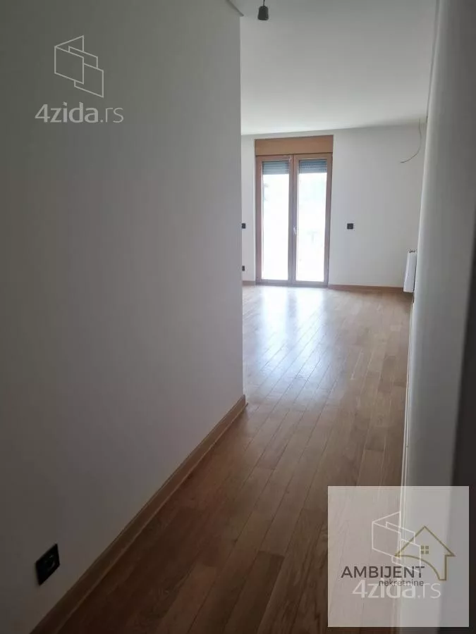 Četvoroiposoban stan | 4zida